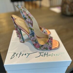 Betsy Johnson Mina Floral Multi heels 6.5